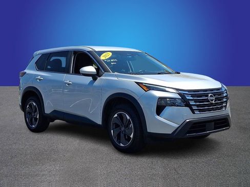 Used 2025 Nissan Rogue SV AWD/4WD image 3