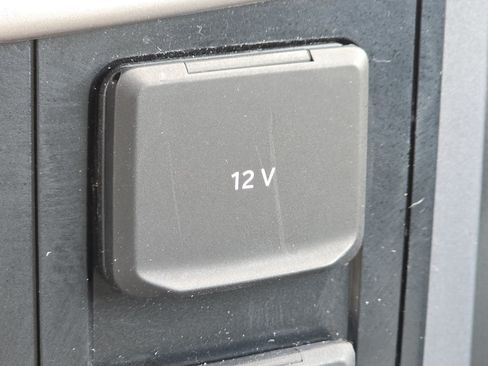 Used 2023 Ford F150 XLT AWD/4WD image 9