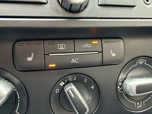 Used 2012 Volkswagen Jetta SEL FWD image 14