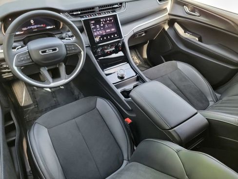 Certified 2024 Jeep Grand Cherokee Altitude AWD/4WD image 38