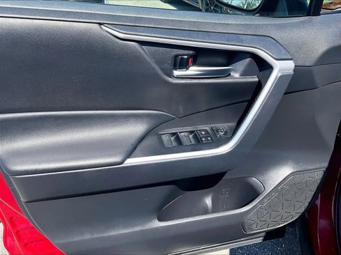 Used 2024 Toyota RAV4 XLE w/ Convenience Package image 9