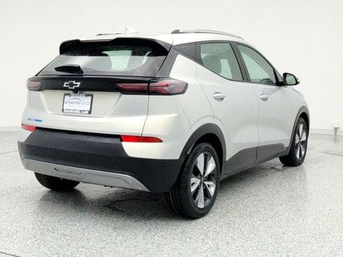 Used 2022 Chevrolet Bolt EUV LT w/ Convenience Package image 5