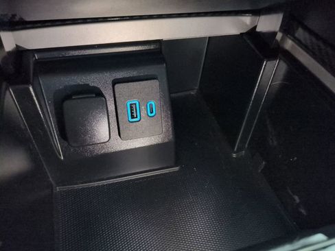 Used 2020 Ford Explorer XLT image 26