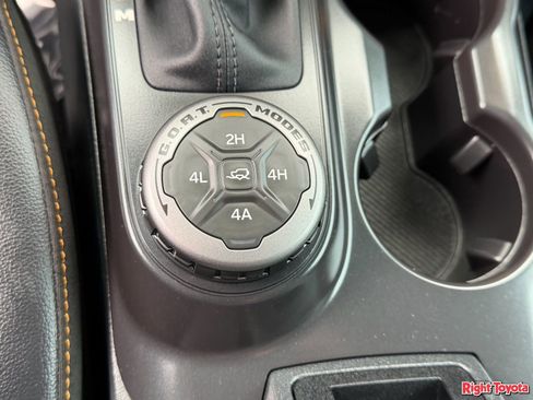 Used 2024 Ford Bronco Badlands AWD/4WD image 35