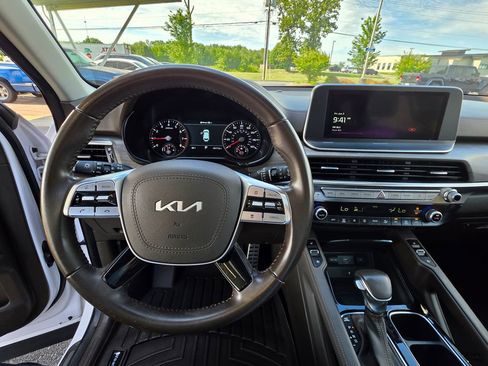Used 2022 Kia Telluride SX w/ Towing Package FWD image 15