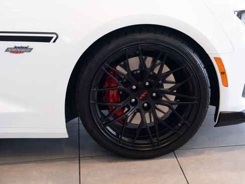 Used 2021 Chevrolet Camaro SS RWD image 6