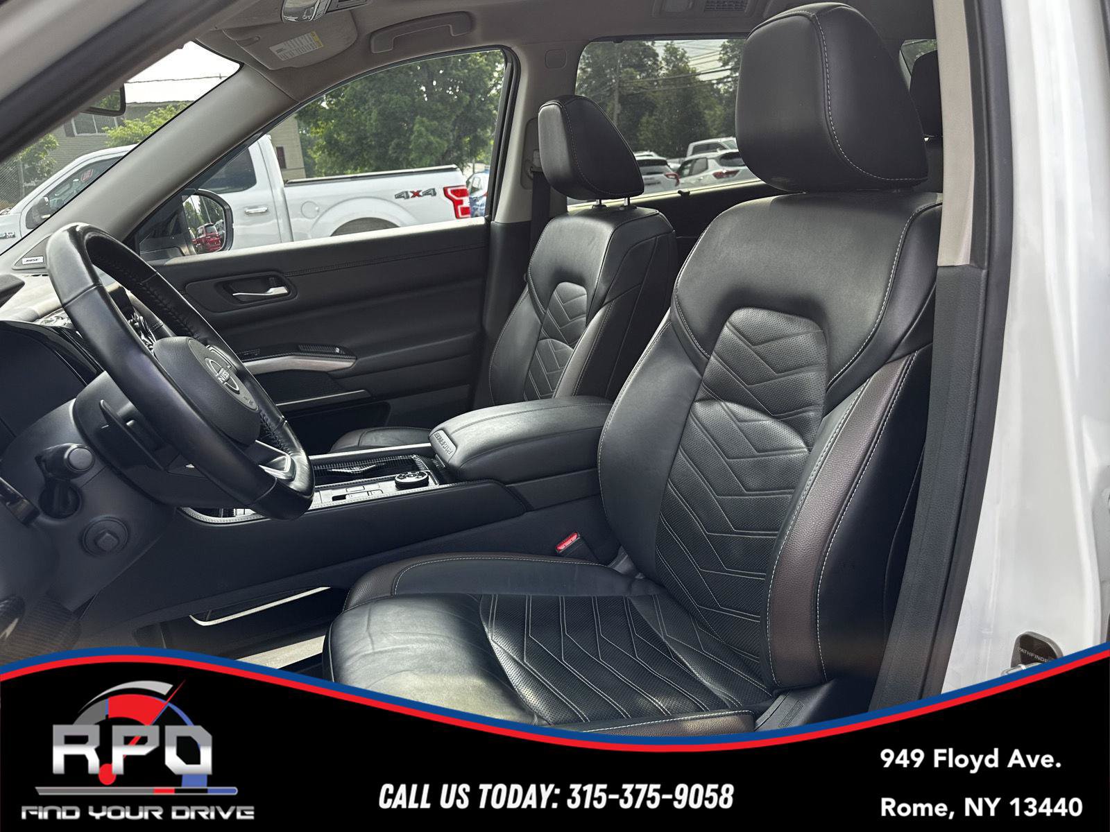 Used 2023 Nissan Pathfinder Platinum AWD/4WD image 16
