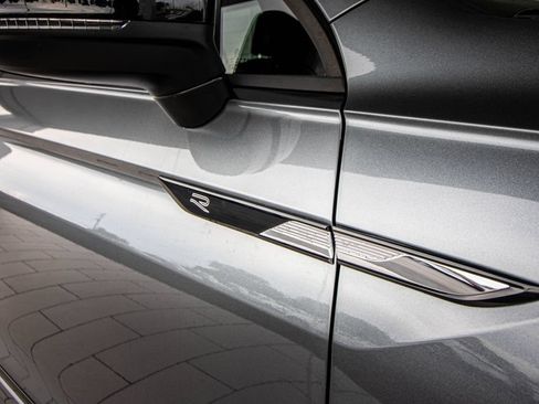 Certified 2023 Volkswagen Tiguan SE R-Line FWD image 4
