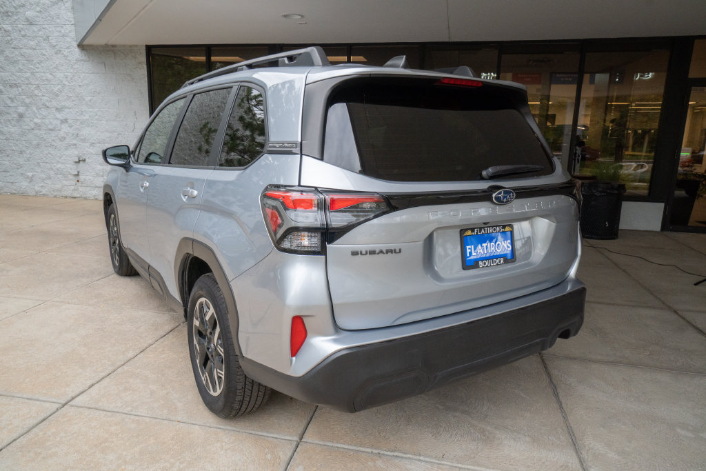 Used 2025 Subaru Forester Premium AWD/4WD image 5