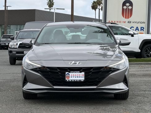 Used 2023 Hyundai Elantra SEL w/ Convenience Package image 2