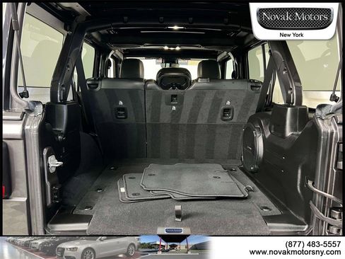 Used 2022 Jeep Wrangler Unlimited Sahara w/ Cold Weather Group image 12