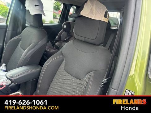 Used 2016 Jeep Renegade 75th Anniversary FWD image 18