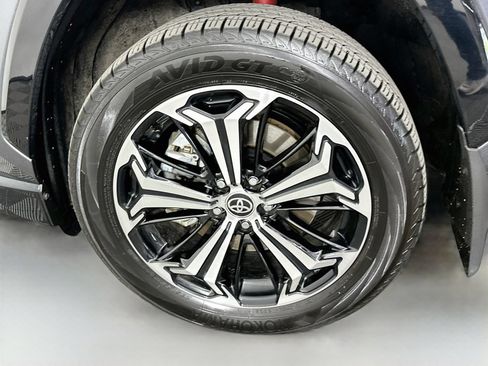 Used 2025 Toyota RAV4 XSE w/ Weather Package AWD/4WD image 33