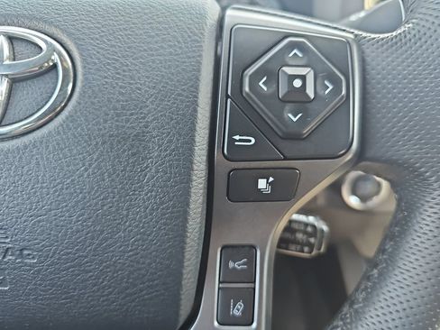 Used 2021 Toyota Tacoma TRD Off-Road w/ Technology Package AWD/4WD image 18