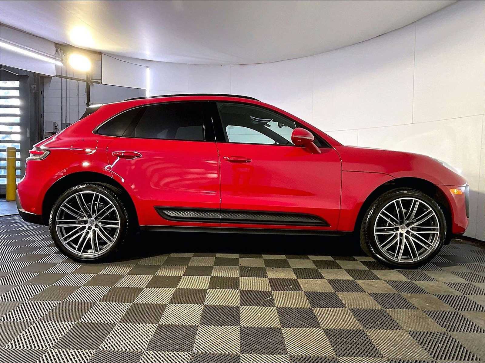 Used 2023 Porsche Macan AWD/4WD image 8