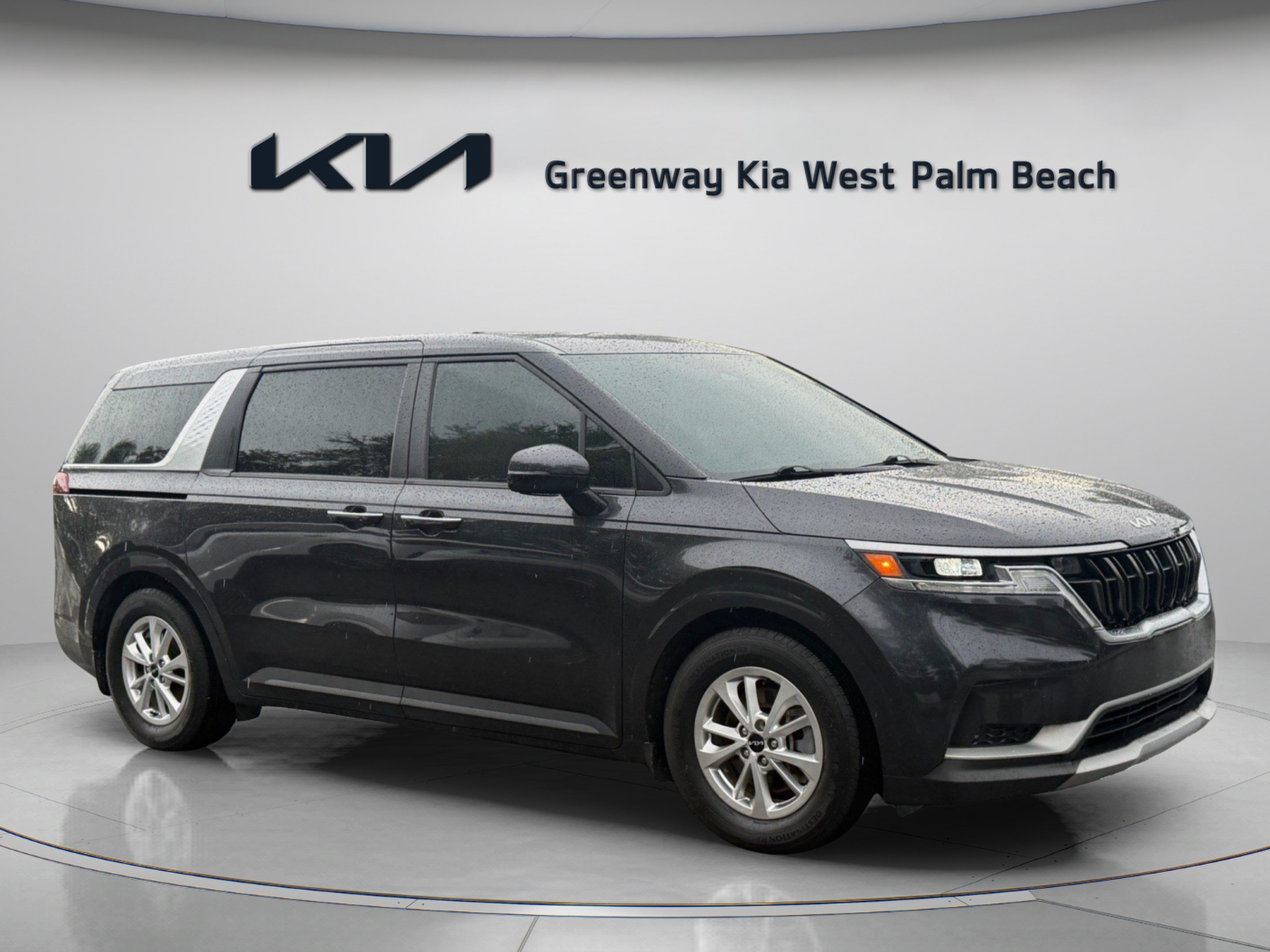 Used 2022 Kia Carnival LX FWD image 1