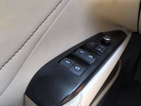Used 2018 Toyota Camry XLE FWD image 27