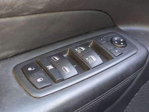 Used 2021 Jeep Grand Cherokee Laredo image 23