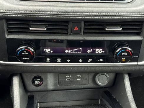 Used 2025 Nissan Rogue SV FWD image 29