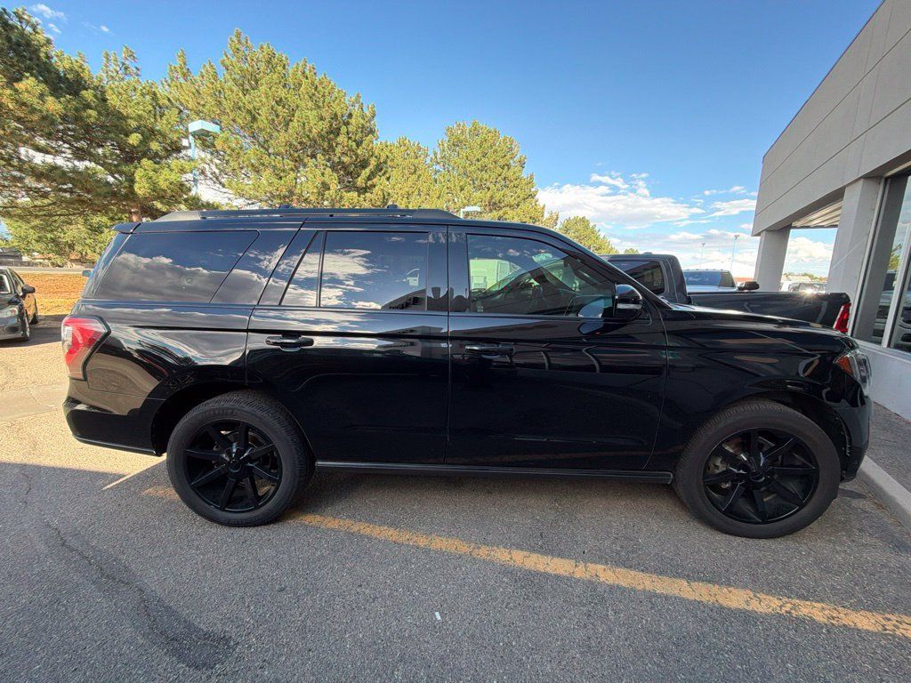 Used 2018 Ford Expedition Limited w/ Equipment Group 301A AWD/4WD image 4