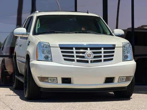 Used 2014 Cadillac Escalade Luxury AWD/4WD image 18