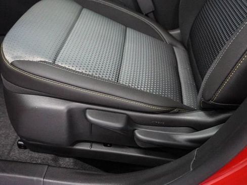 New 2026 Chevrolet Trax LT w/ Sunroof Package FWD image 10