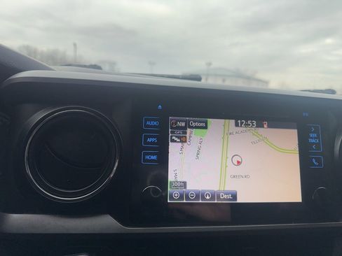 Used 2018 Toyota Tacoma TRD Sport image 27