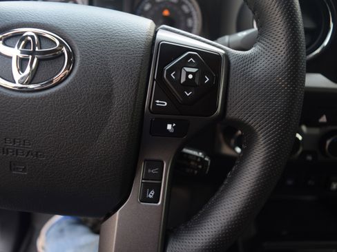 Used 2023 Toyota Tacoma TRD Sport w/ Advanced Technology Package image 5