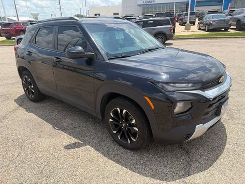 Used 2023 Chevrolet TrailBlazer LT FWD image 2