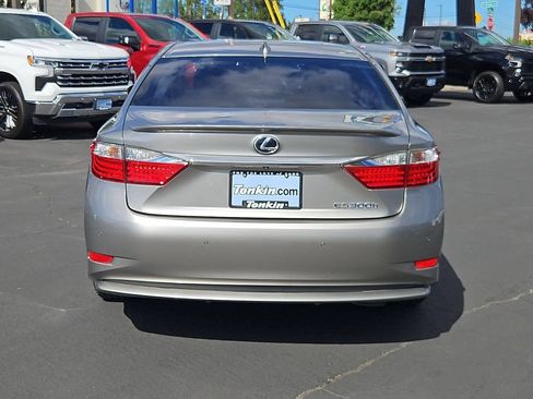 Used 2015 Lexus ES 300h w/ Navigation System Package FWD image 5