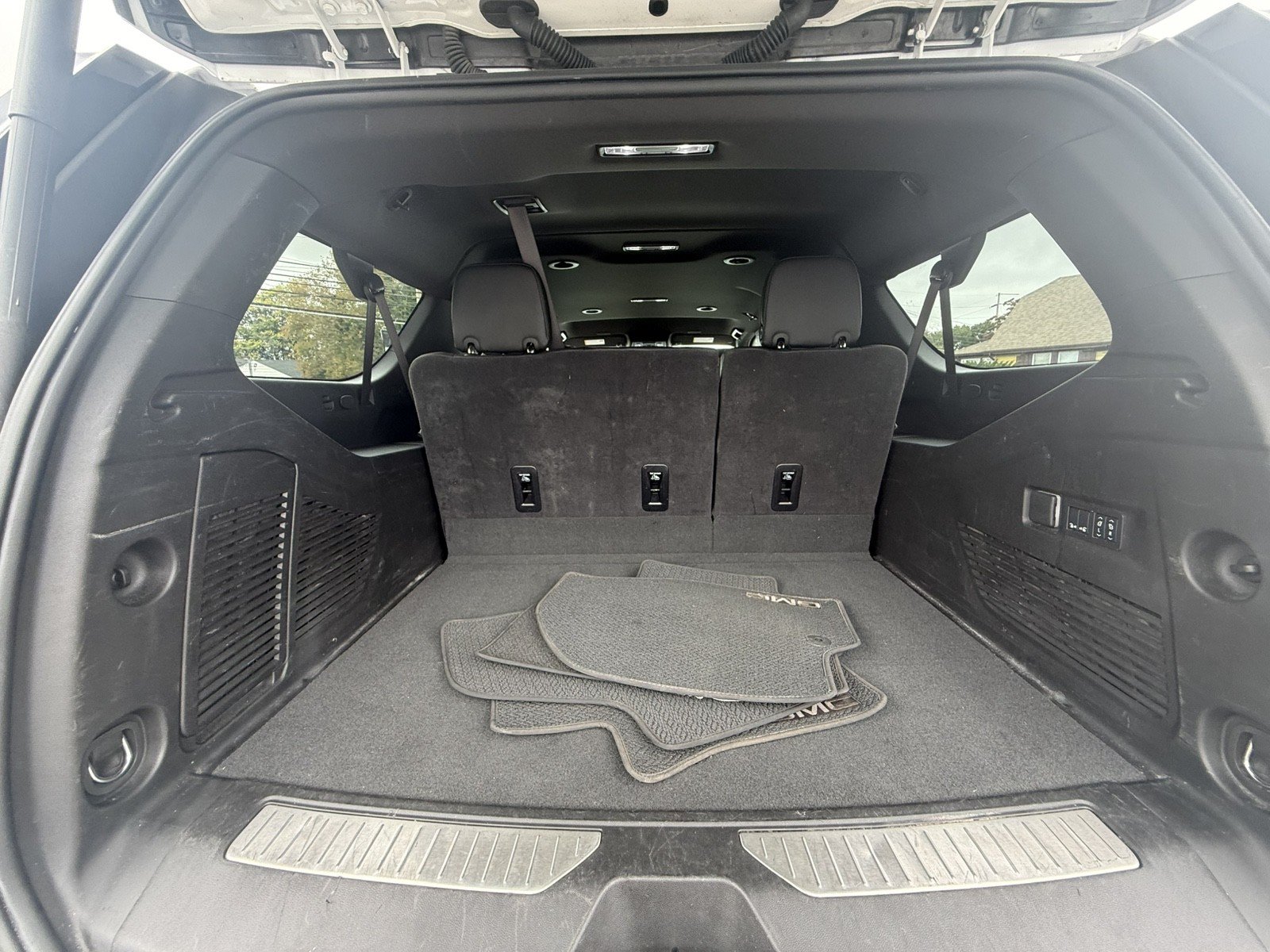 Used 2025 GMC Yukon XL Denali AWD/4WD image 27