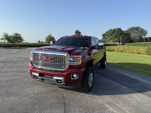 Used 2018 GMC Sierra 2500 Denali w/ Duramax Plus Package AWD/4WD image 3