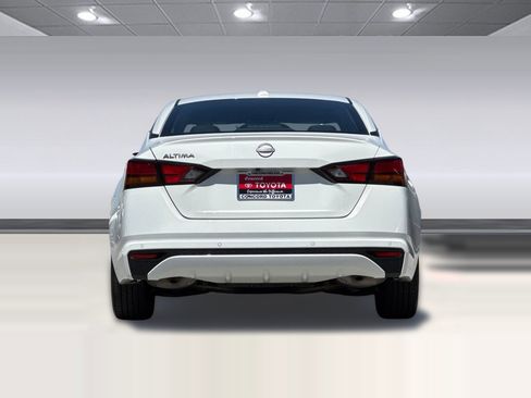 Used 2025 Nissan Altima 2.5 SV FWD image 9