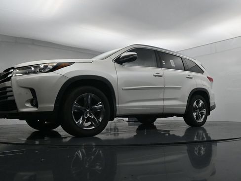 Used 2019 Toyota Highlander AWD V6 image 20