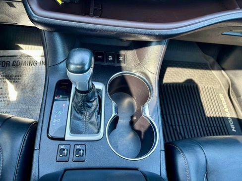 Used 2018 Toyota Highlander XLE image 27