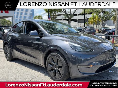 Used 2025 Tesla Model Y Long Range AWD/4WD image 1