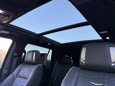 Used 2024 Cadillac Escalade V image 18