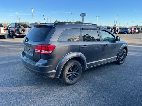 Used 2020 Dodge Journey SE w/ SE Popular Equipment Group image 4
