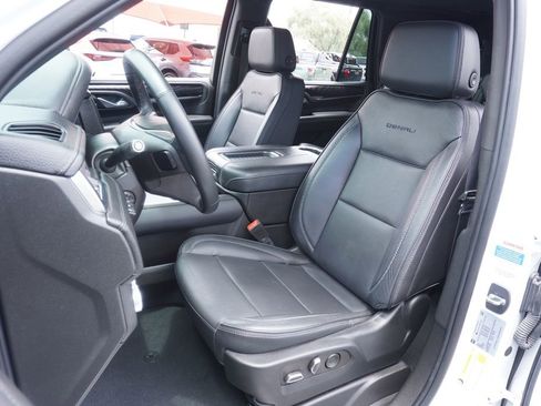 Used 2023 GMC Yukon Denali AWD/4WD image 15