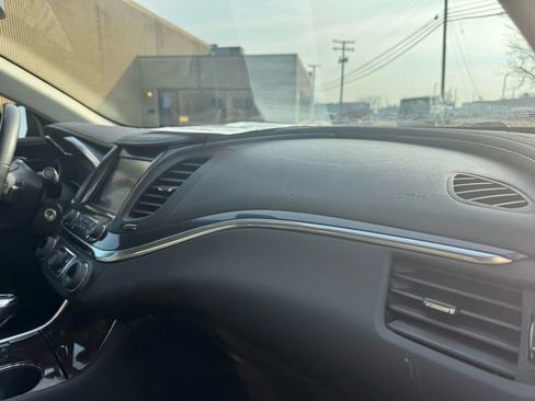 Used 2015 Chevrolet Impala LT w/ Convenience Package image 26