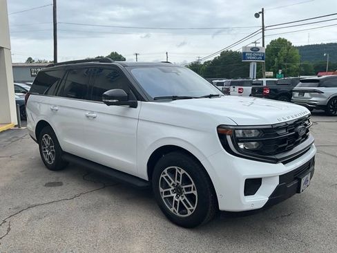 Used 2025 Ford Expedition Active AWD/4WD image 6
