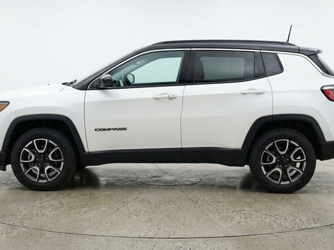 Used 2025 Jeep Compass Trailhawk w/ Trailer Tow Group AWD/4WD image 5
