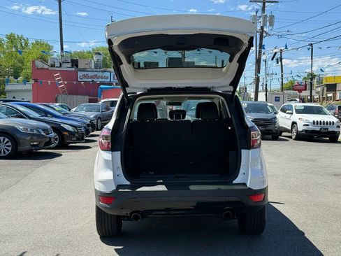 Used 2017 Ford Escape SE w/ Equipment Group 201A AWD/4WD image 7