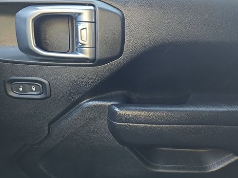 Used 2023 Jeep Gladiator Sport image 15