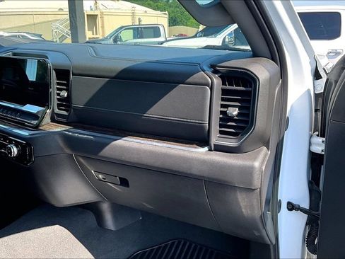 Used 2024 GMC Sierra 2500 SLE AWD/4WD image 29