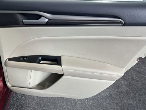 Used 2018 Ford Fusion SE w/ Fusion SE Technology Package image 35