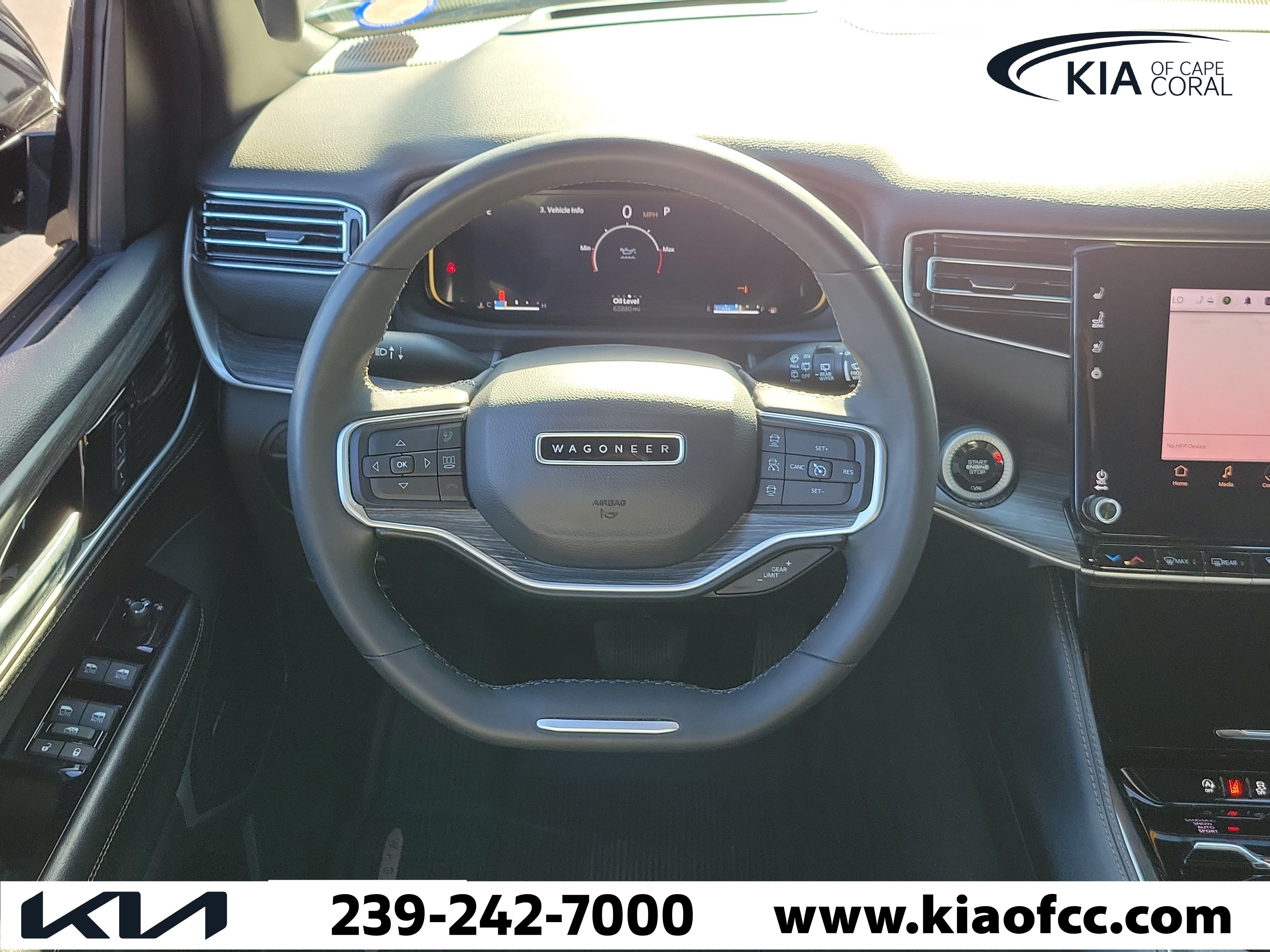 Used 2024 Jeep Wagoneer L Series III w/ Flexible Seating Group AWD/4WD image 18