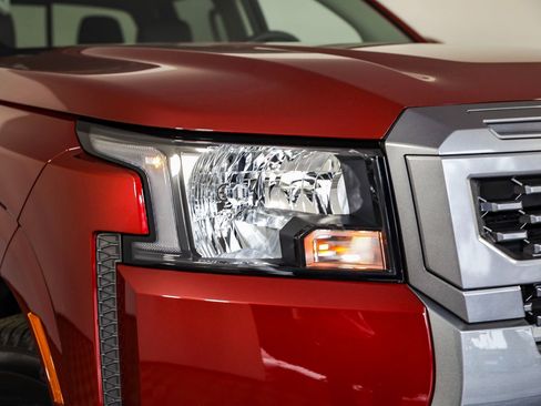 New 2025 Nissan Frontier SV w/ SV Convenience Package image 2