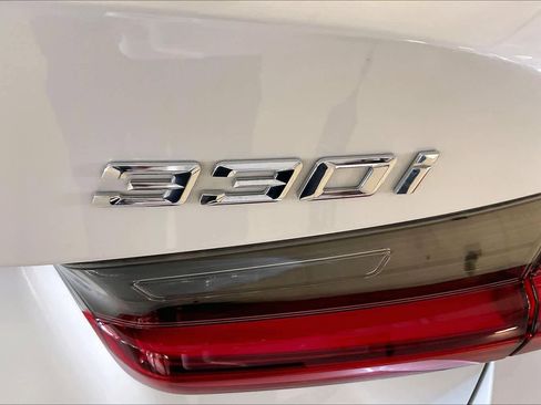 Used 2023 BMW 330i Sedan w/ Premium Package image 10
