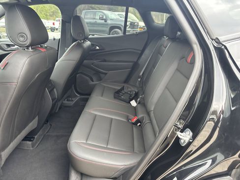 Used 2025 Chevrolet Trax RS w/ Sunroof Package image 24